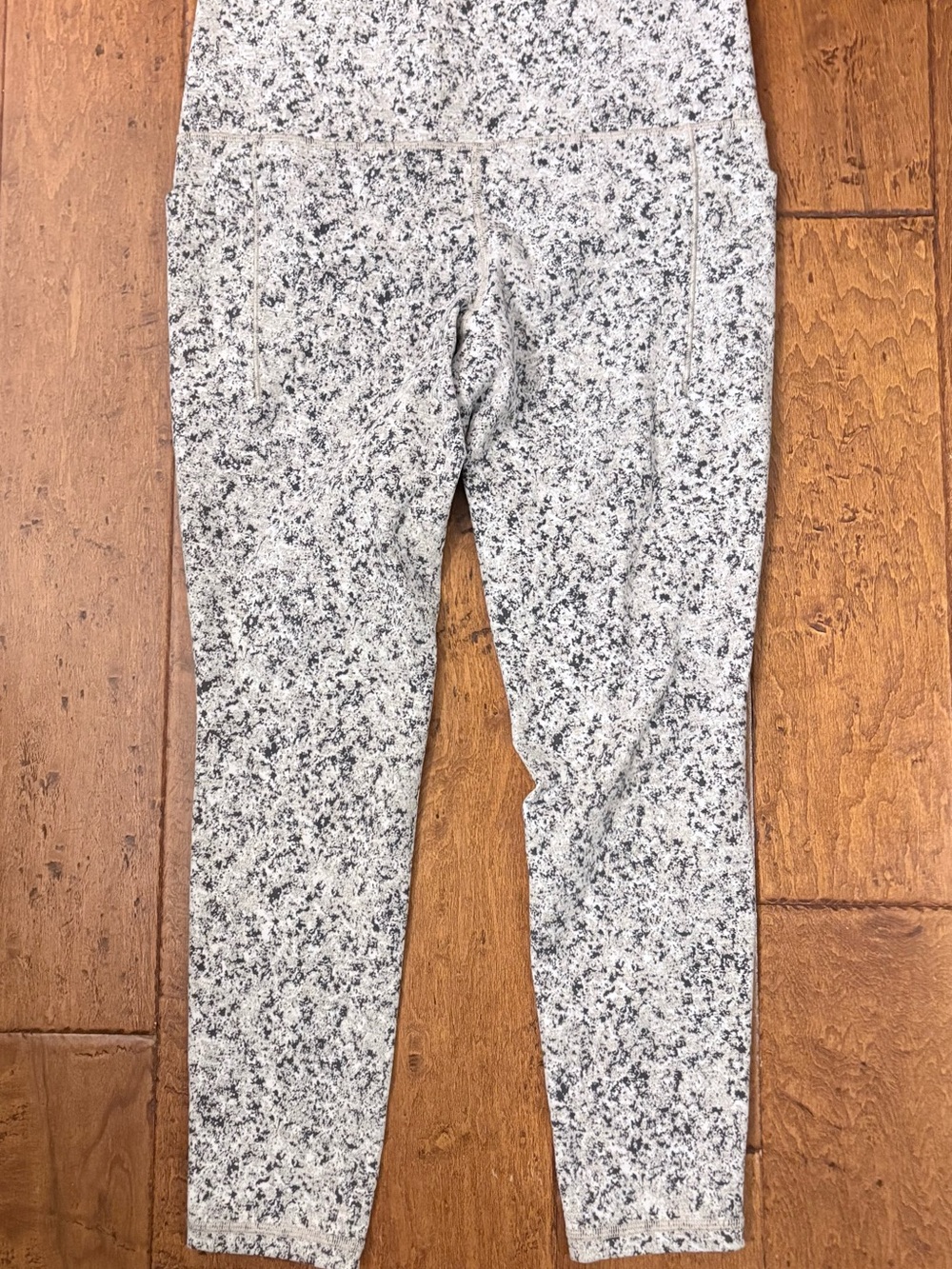 Athleta Salutation Stash Textured Gray Black Print Leggings Size L Pockets